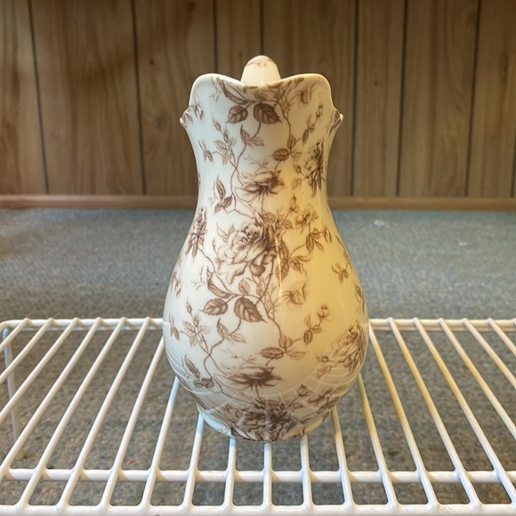 Vintage Pitcher by I. Godinger in Antique Reflections Brown Leaf Pattern - Picture 4 of 6